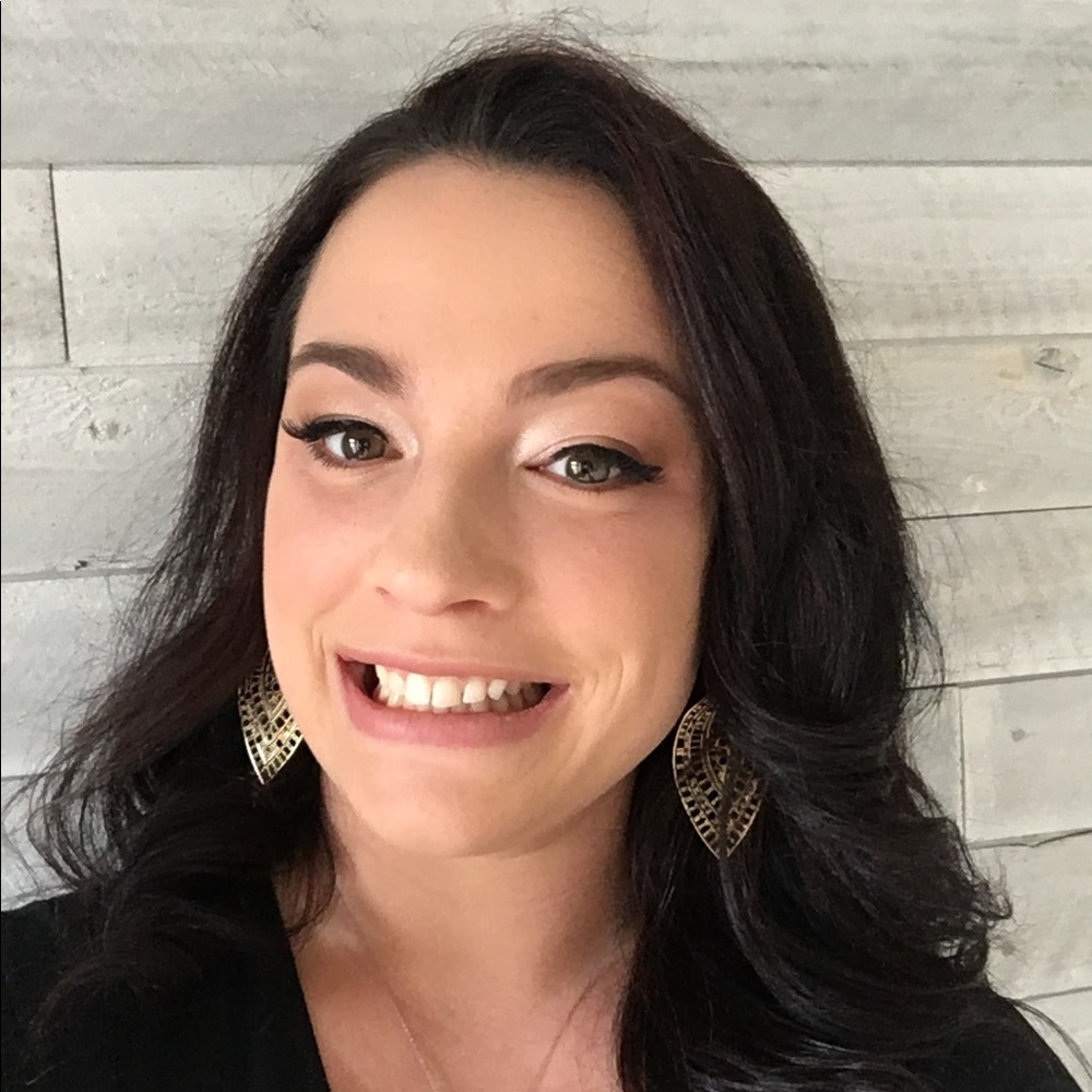 Meet your Posher, Danielle